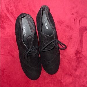 BONGO Women's Wedge Ankle Black Lace-Up Boots.  Size 10.  Like new.